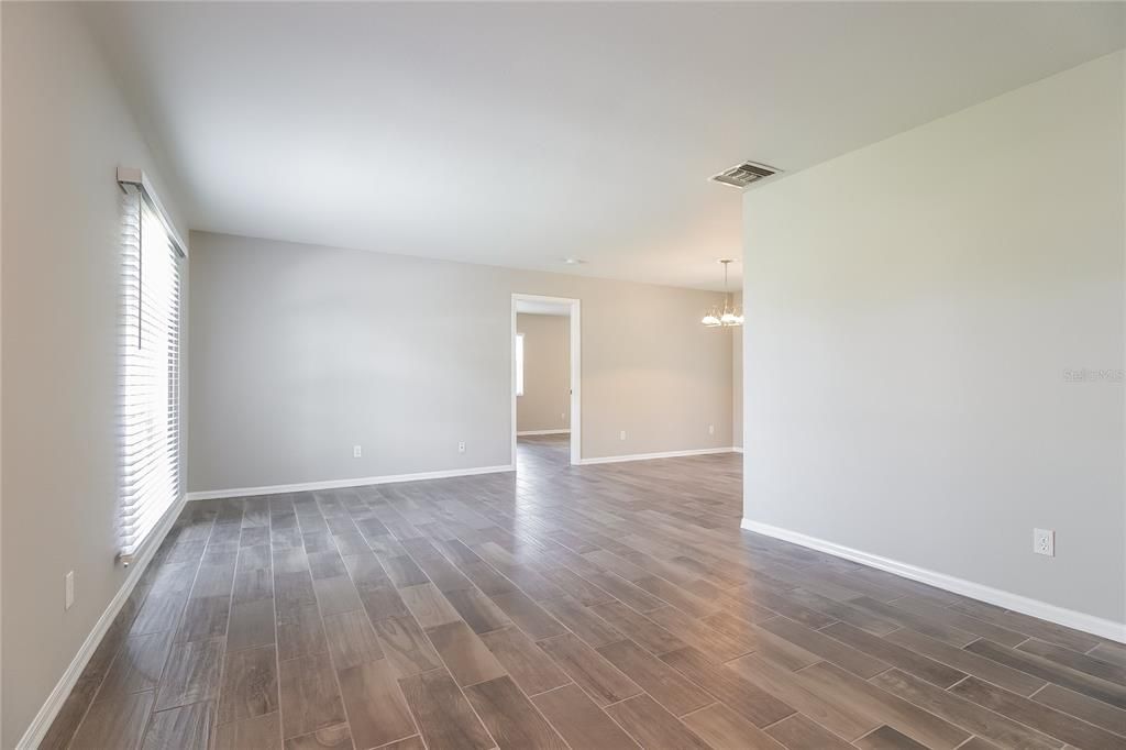 For Rent: $2,320 (3 beds, 2 baths, 1601 Square Feet)