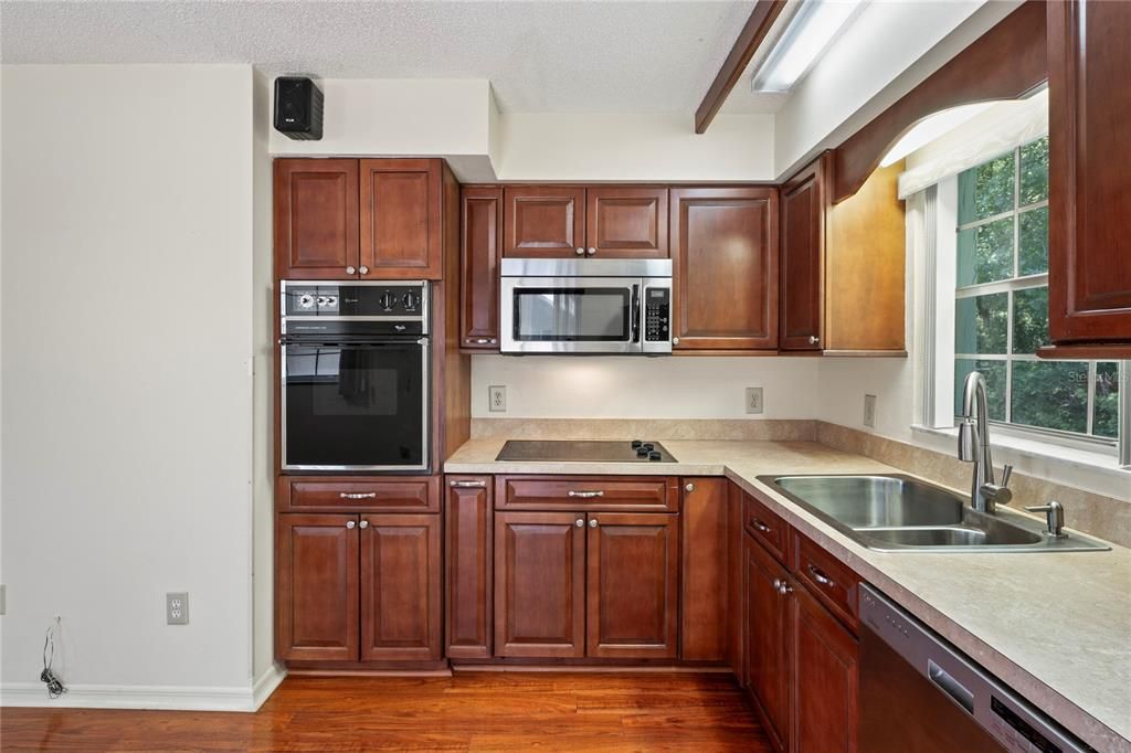 For Sale: $173,000 (2 beds, 2 baths, 1024 Square Feet)