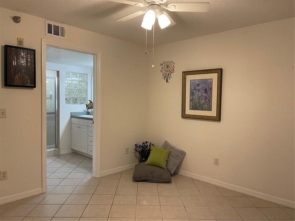 Active With Contract: $254,900 (2 beds, 2 baths, 1135 Square Feet)