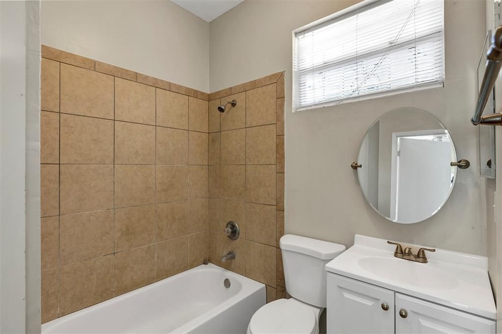 Active With Contract: $209,900 (4 beds, 2 baths, 1381 Square Feet)