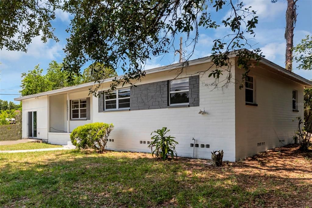 Active With Contract: $209,900 (4 beds, 2 baths, 1381 Square Feet)