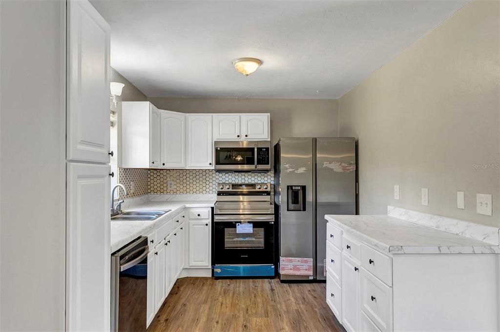 Active With Contract: $209,900 (4 beds, 2 baths, 1381 Square Feet)