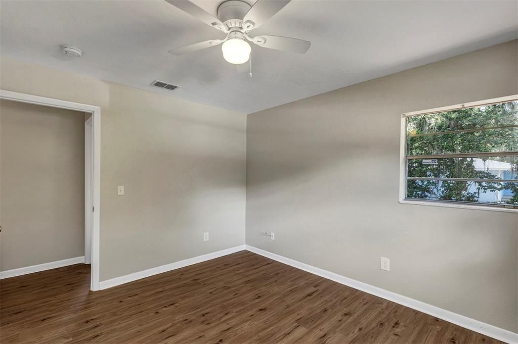 Active With Contract: $209,900 (4 beds, 2 baths, 1381 Square Feet)