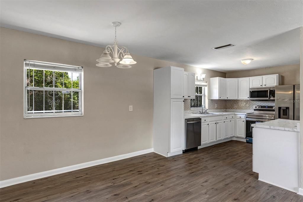 Active With Contract: $209,900 (4 beds, 2 baths, 1381 Square Feet)
