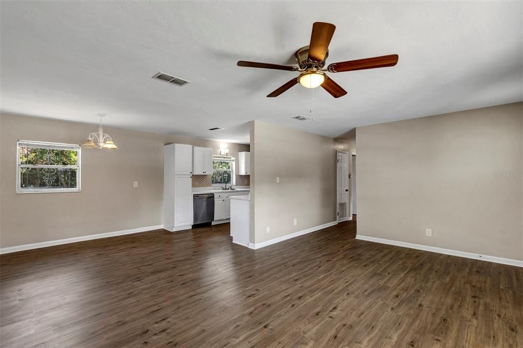 Active With Contract: $209,900 (4 beds, 2 baths, 1381 Square Feet)