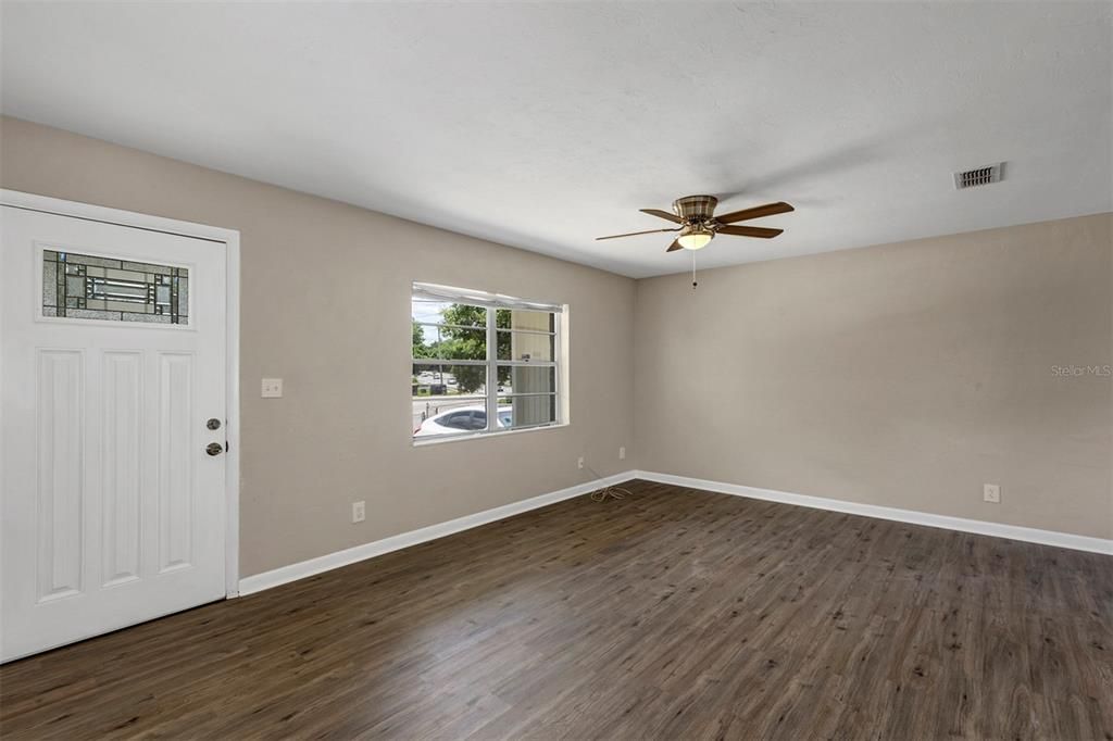 Active With Contract: $209,900 (4 beds, 2 baths, 1381 Square Feet)