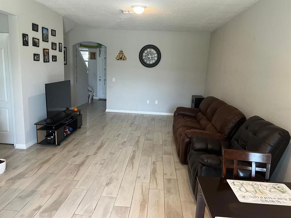For Rent: $2,450 (3 beds, 2 baths, 1676 Square Feet)