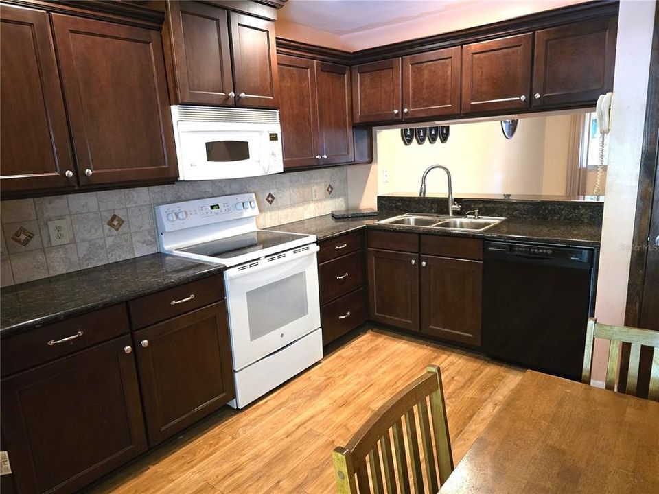 For Rent: $2,095 (3 beds, 2 baths, 1653 Square Feet)