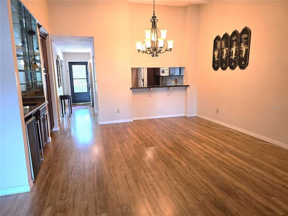 For Rent: $2,095 (3 beds, 2 baths, 1653 Square Feet)