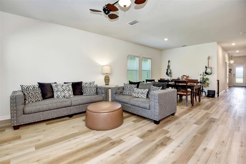 Active With Contract: $415,000 (4 beds, 3 baths, 1912 Square Feet)