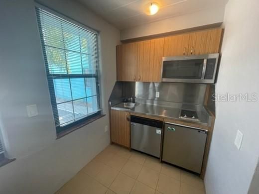 For Rent: $1,250 (0 beds, 1 baths, 400 Square Feet)