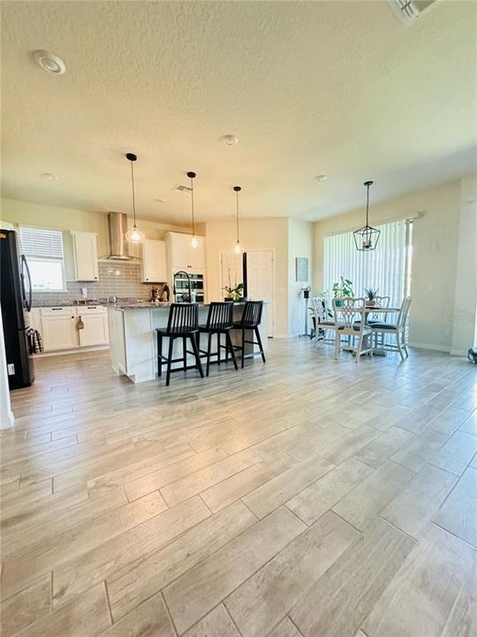 Active With Contract: $3,200 (4 beds, 2 baths, 2674 Square Feet)