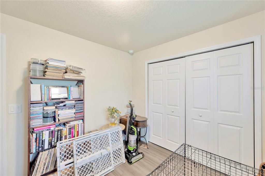 For Sale: $265,000 (3 beds, 2 baths, 1276 Square Feet)