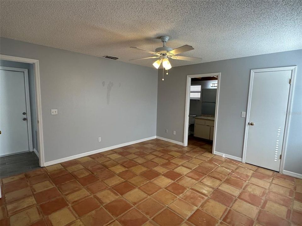 For Rent: $2,250 (3 beds, 2 baths, 1203 Square Feet)