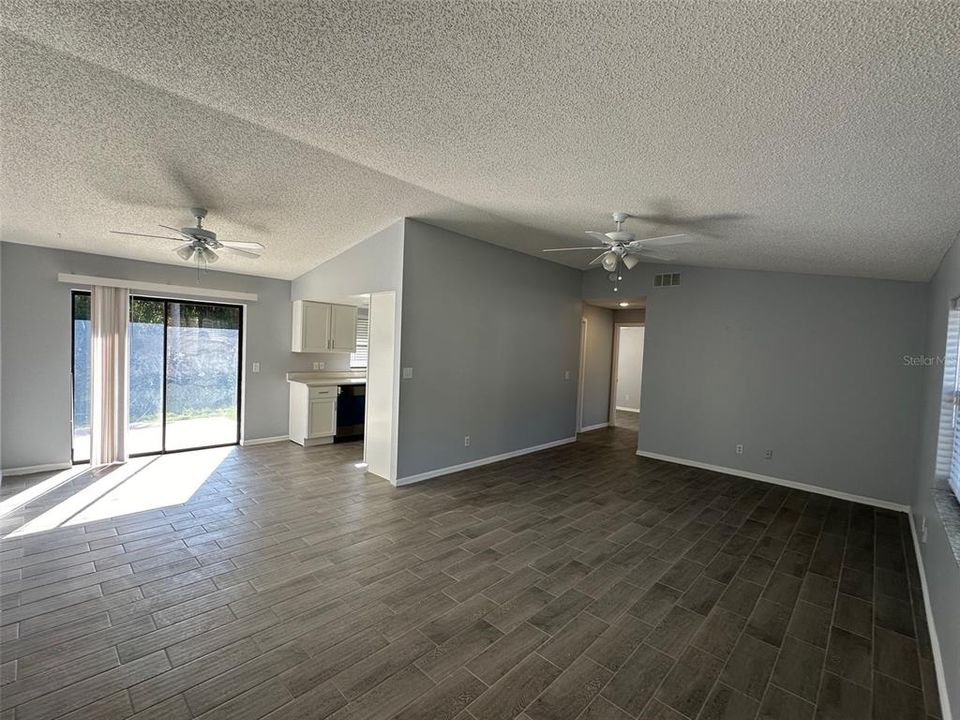 For Rent: $2,250 (3 beds, 2 baths, 1203 Square Feet)