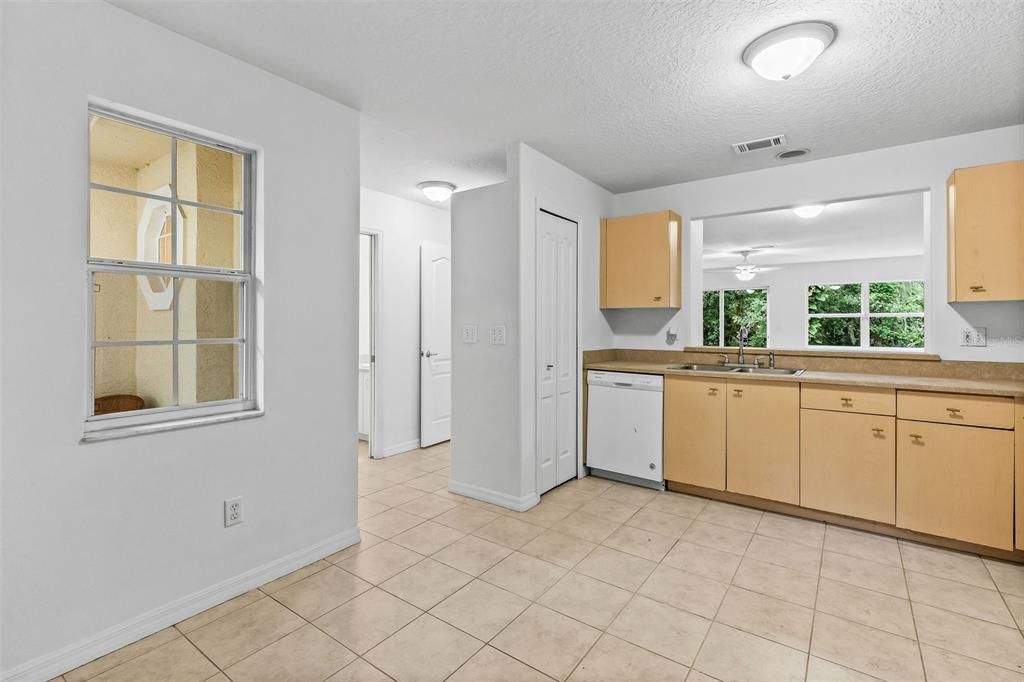 For Sale: $284,900 (2 beds, 2 baths, 1495 Square Feet)