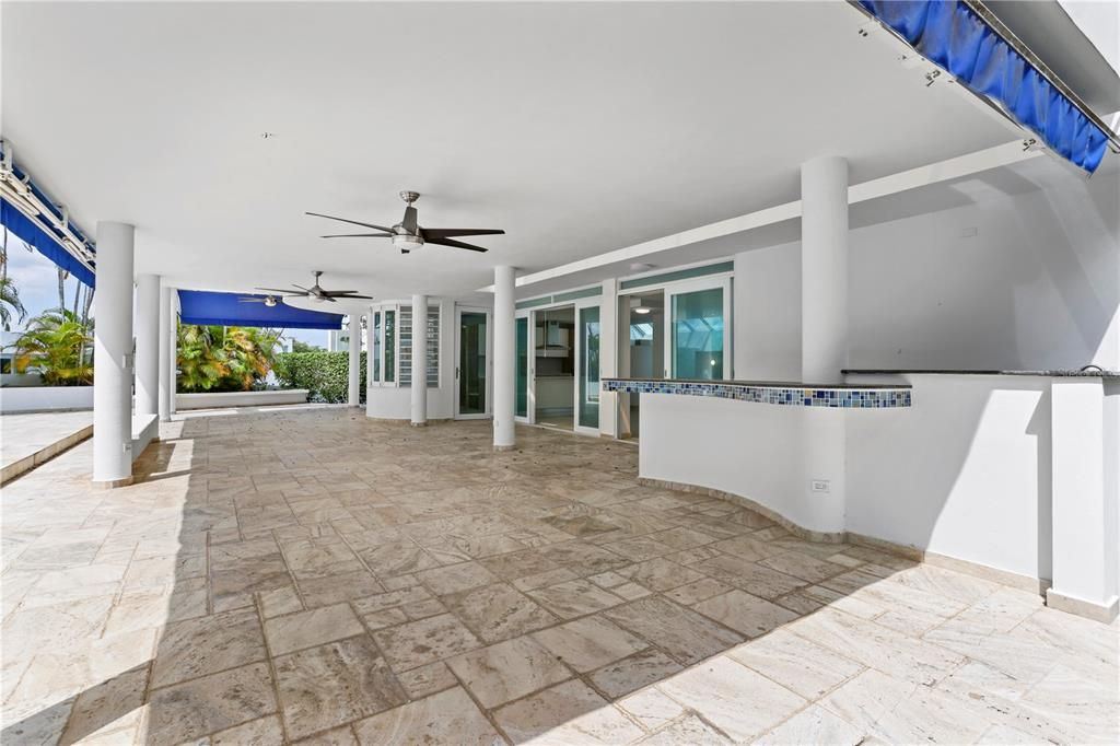 For Sale: $1,950,000 (4 beds, 4 baths, 1325 Square Feet)