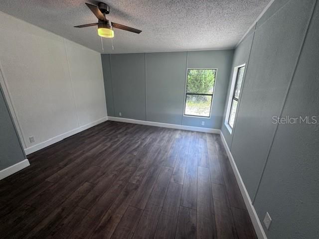 For Sale: $229,500 (3 beds, 2 baths, 1404 Square Feet)