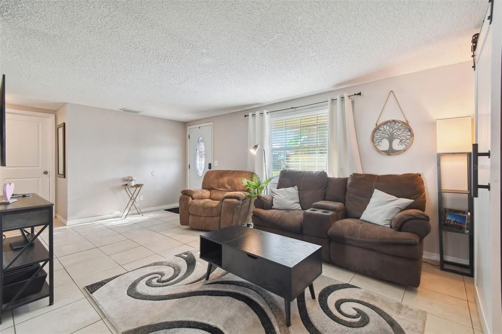 Active With Contract: $315,000 (3 beds, 2 baths, 1434 Square Feet)