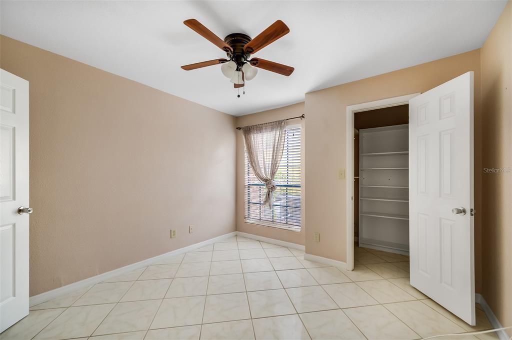 Active With Contract: $1,350 (1 beds, 1 baths, 581 Square Feet)