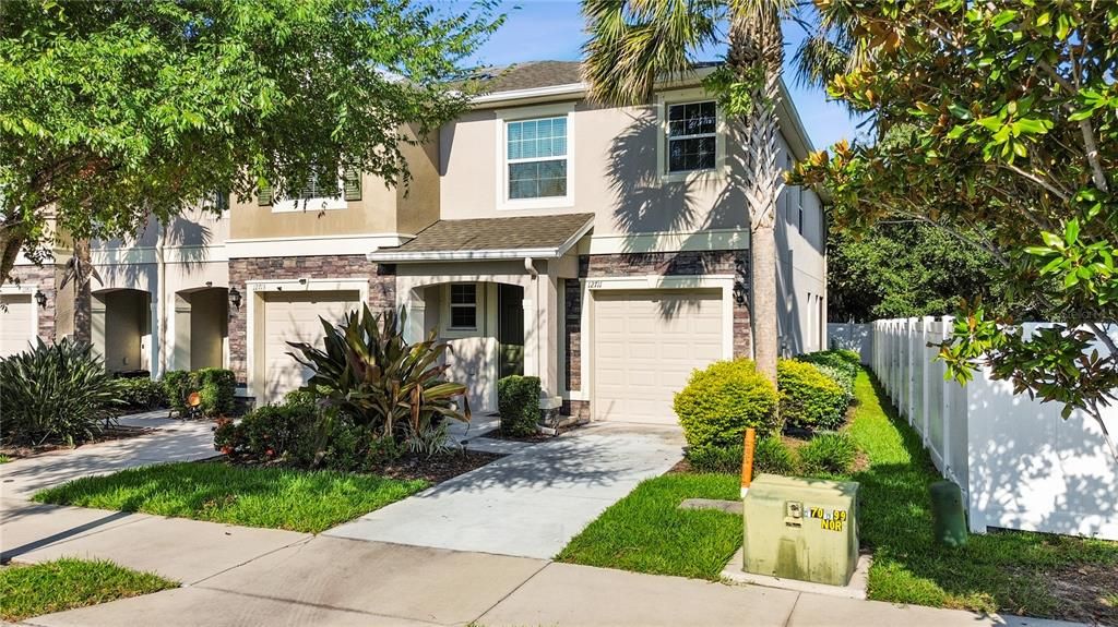 Recently Rented: $2,300 (3 beds, 2 baths, 1789 Square Feet)