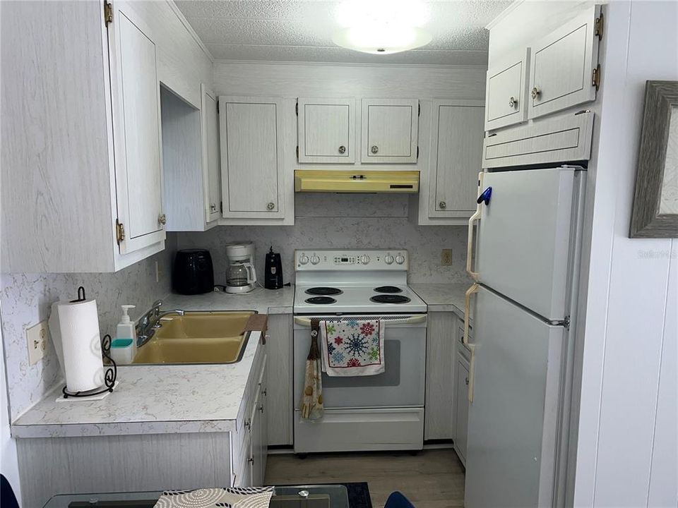 For Sale: $168,500 (1 beds, 1 baths, 432 Square Feet)