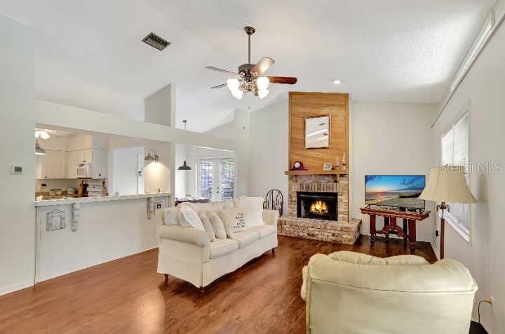 Active With Contract: $390,000 (3 beds, 2 baths, 1830 Square Feet)