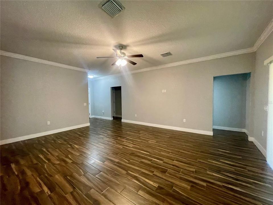 For Rent: $2,300 (3 beds, 2 baths, 1424 Square Feet)