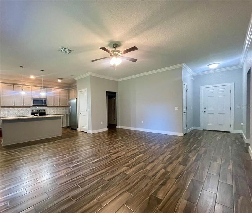 For Rent: $2,400 (3 beds, 2 baths, 1424 Square Feet)