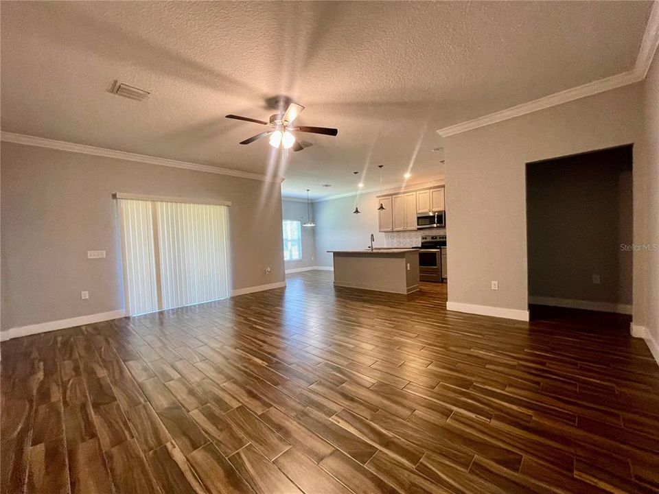 For Rent: $2,300 (3 beds, 2 baths, 1424 Square Feet)