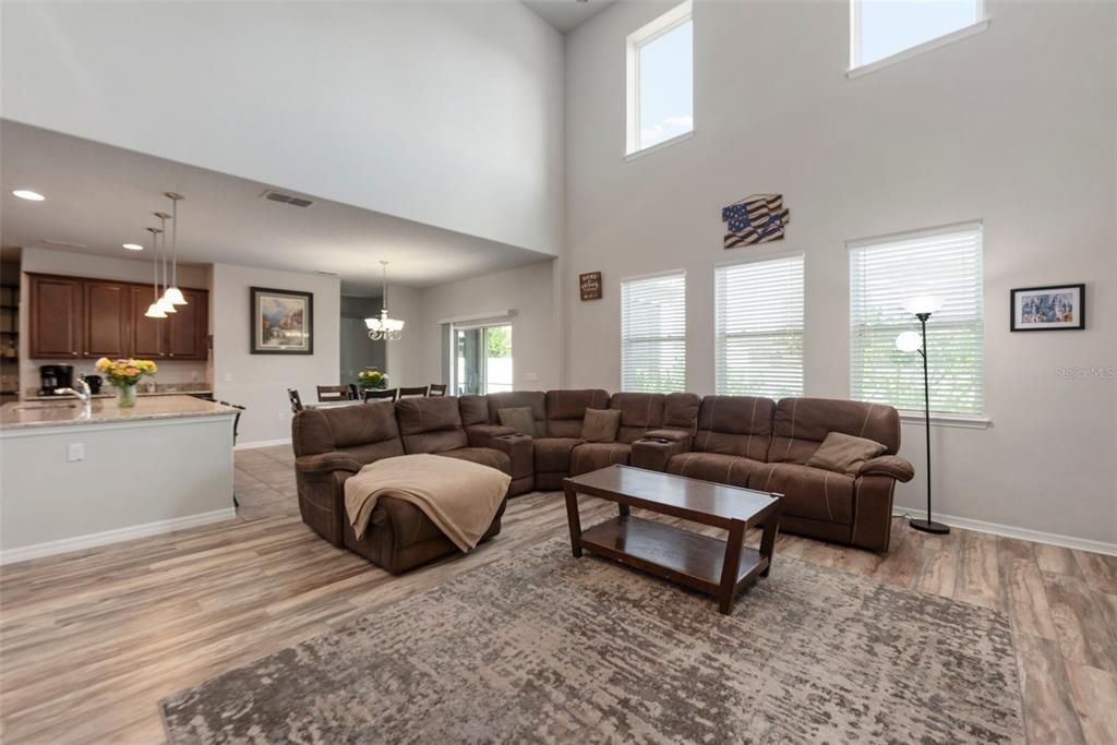 Active With Contract: $419,900 (4 beds, 2 baths, 2871 Square Feet)