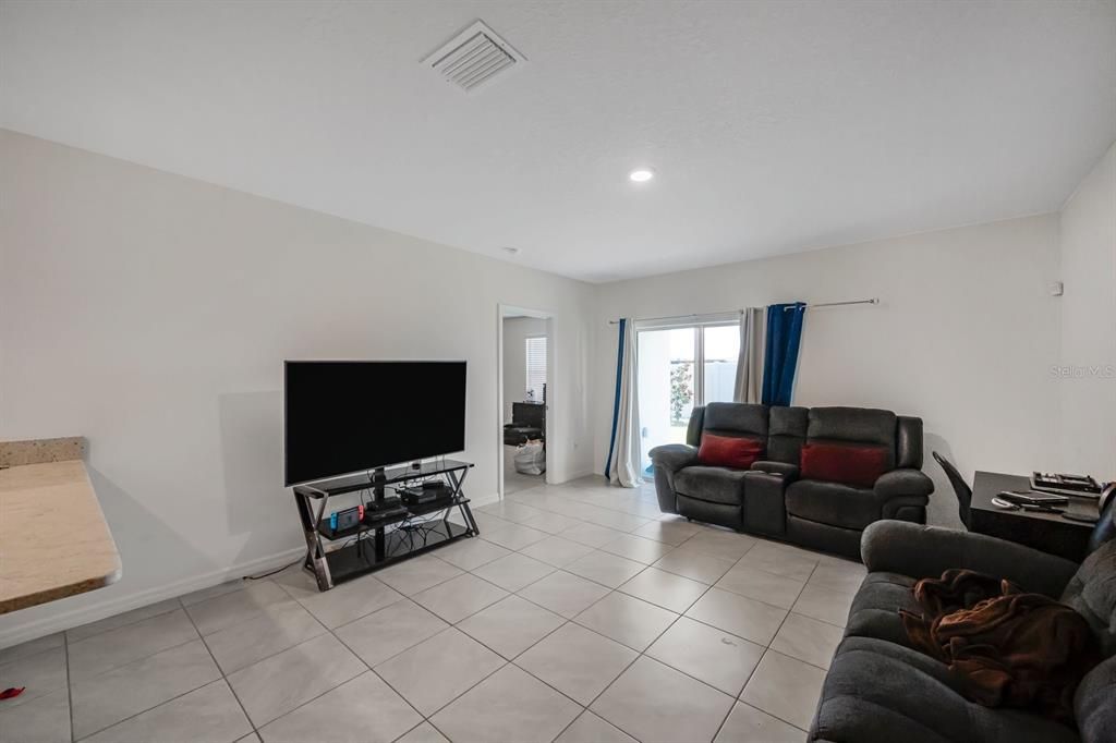 Active With Contract: $289,000 (3 beds, 2 baths, 1516 Square Feet)