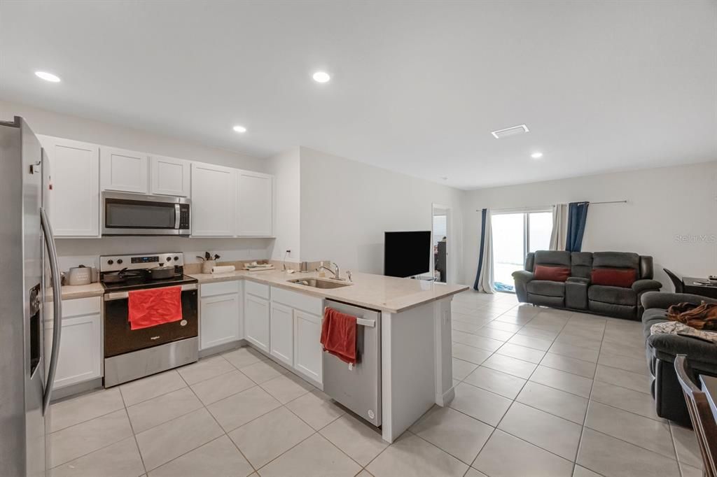 Active With Contract: $289,000 (3 beds, 2 baths, 1516 Square Feet)