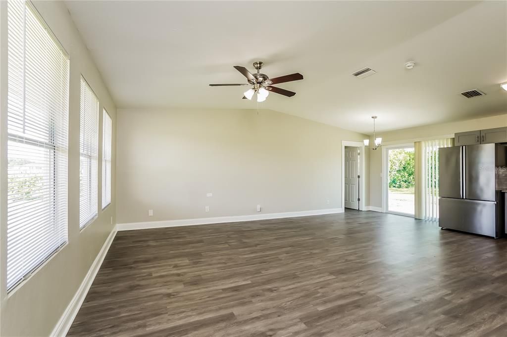 For Rent: $2,070 (3 beds, 2 baths, 1176 Square Feet)