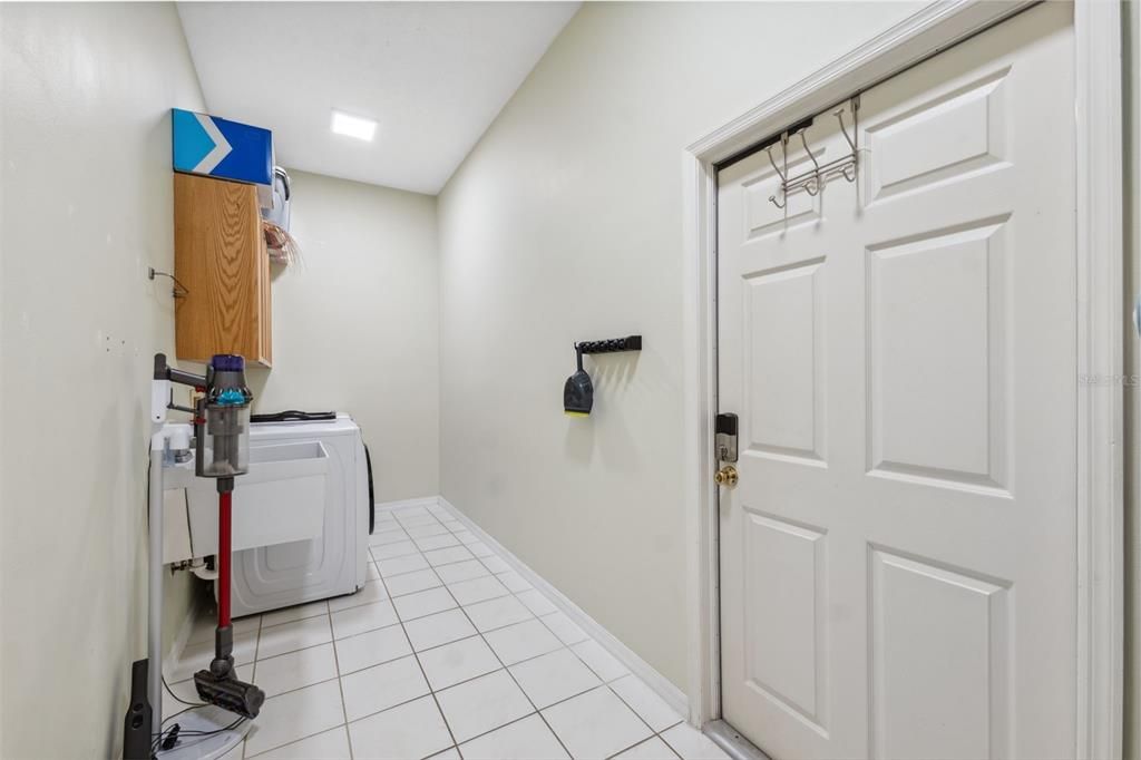 Active With Contract: $537,000 (4 beds, 2 baths, 2334 Square Feet)