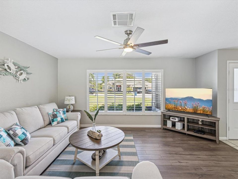 Active With Contract: $369,900 (3 beds, 2 baths, 1795 Square Feet)