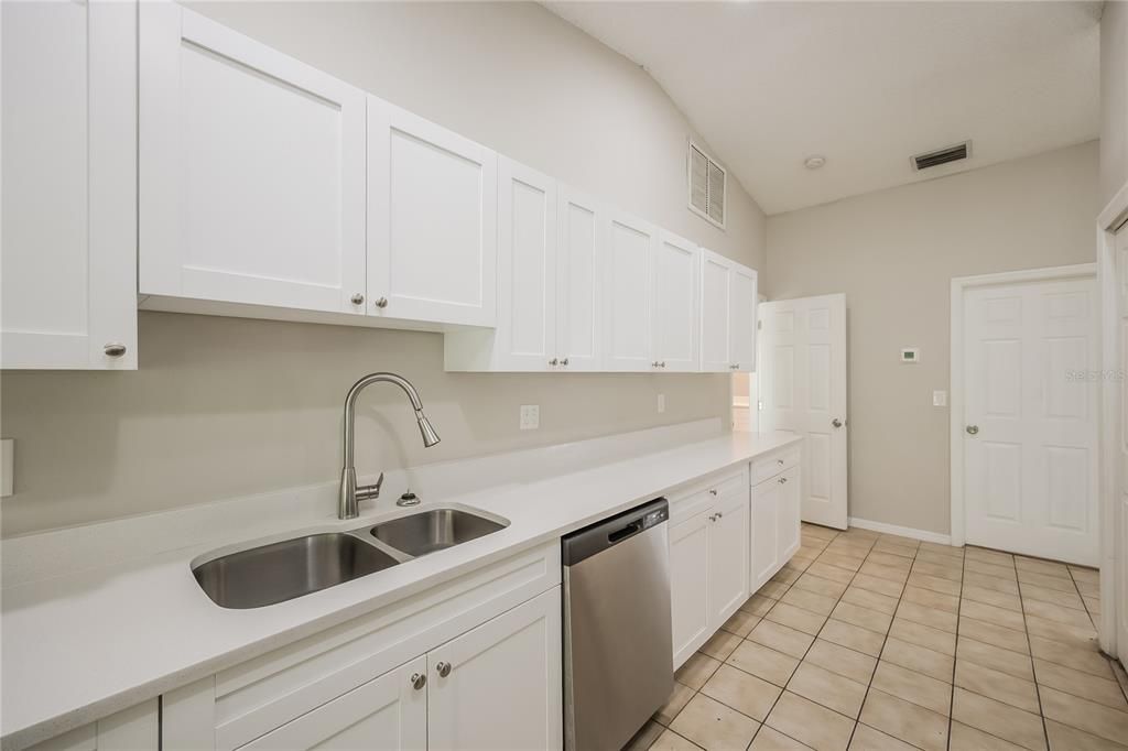 For Rent: $2,645 (4 beds, 2 baths, 1800 Square Feet)