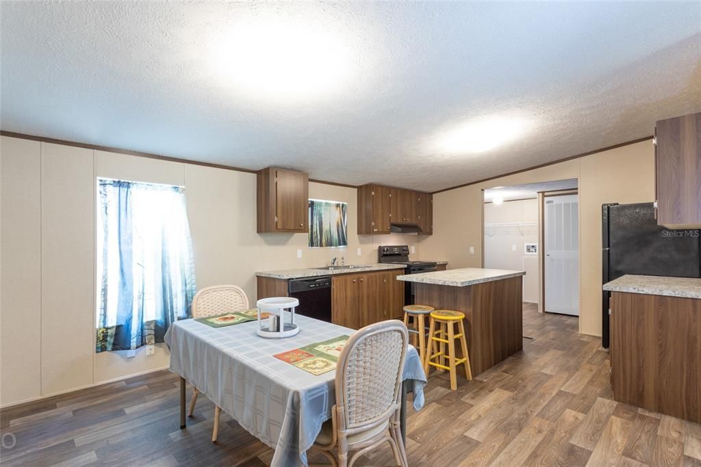 For Sale: $249,900 (3 beds, 2 baths, 1292 Square Feet)