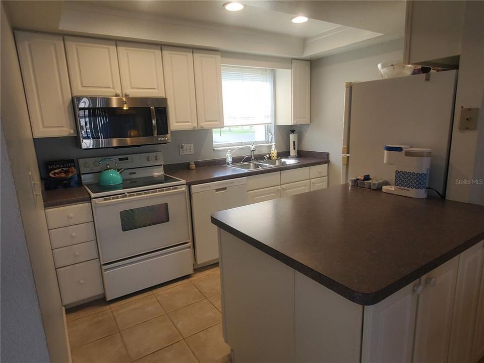 For Rent: $2,200 (2 beds, 2 baths, 1114 Square Feet)