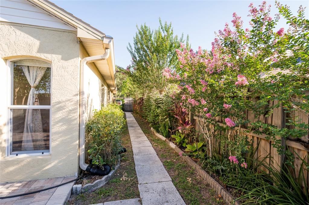 Active With Contract: $389,900 (4 beds, 2 baths, 1873 Square Feet)