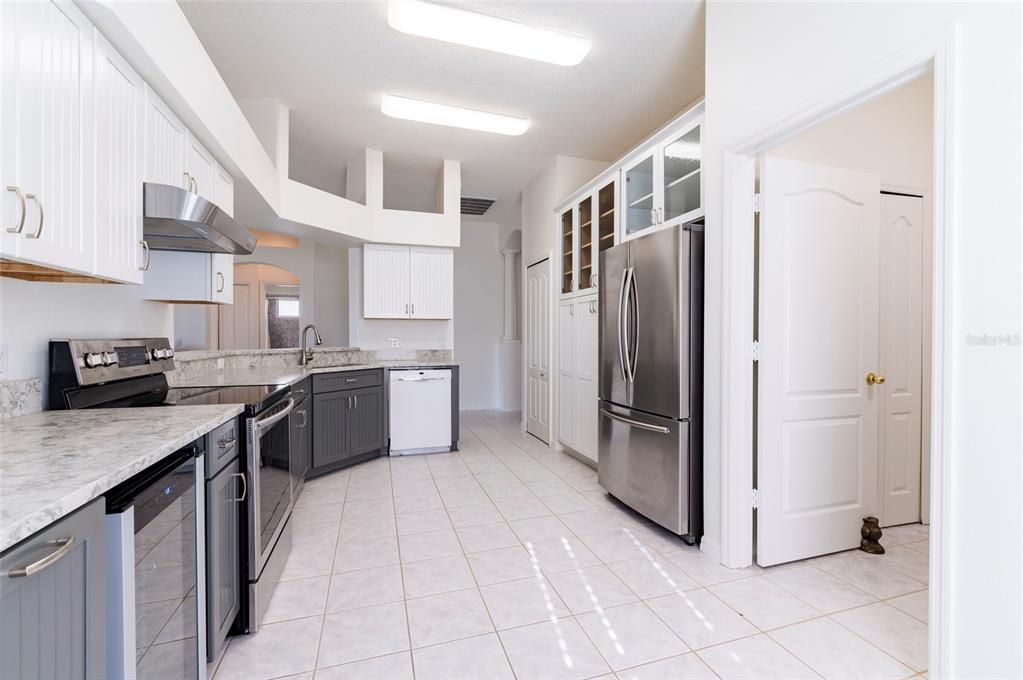 Active With Contract: $389,900 (4 beds, 2 baths, 1873 Square Feet)