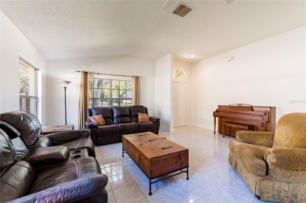 Active With Contract: $389,900 (4 beds, 2 baths, 1873 Square Feet)