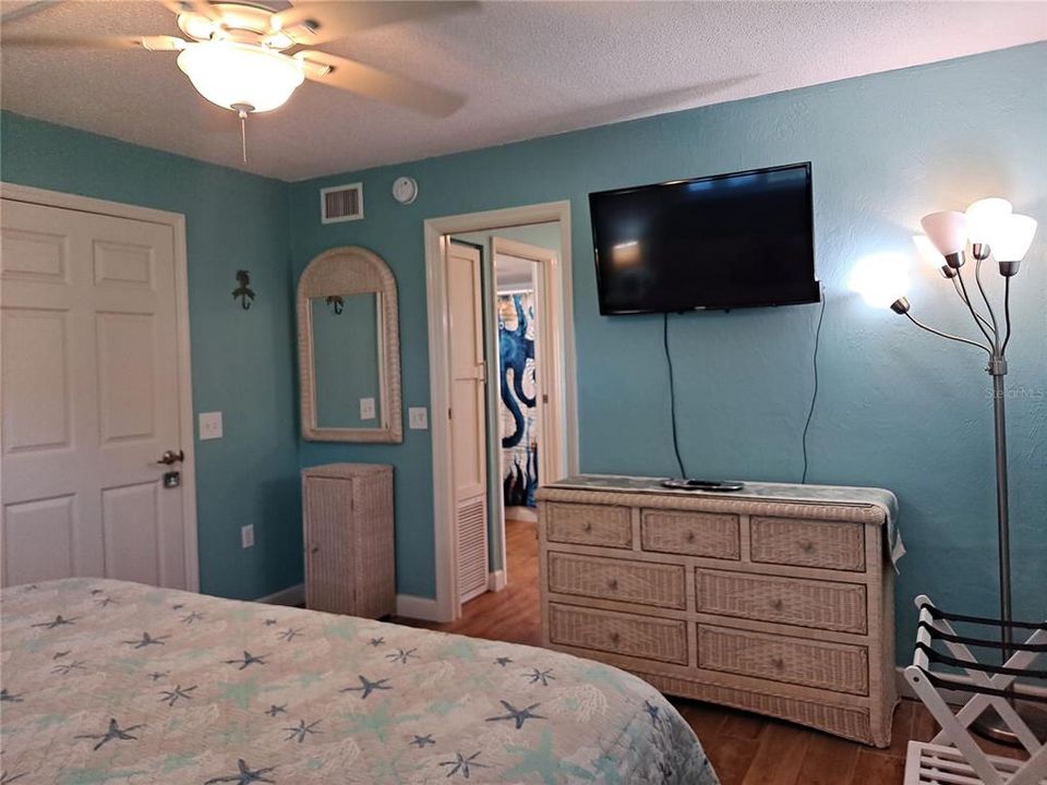 For Sale: $295,000 (1 beds, 1 baths, 600 Square Feet)