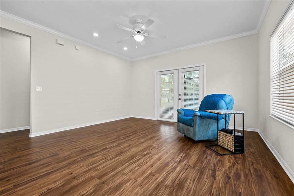 Active With Contract: $258,000 (2 beds, 2 baths, 1207 Square Feet)