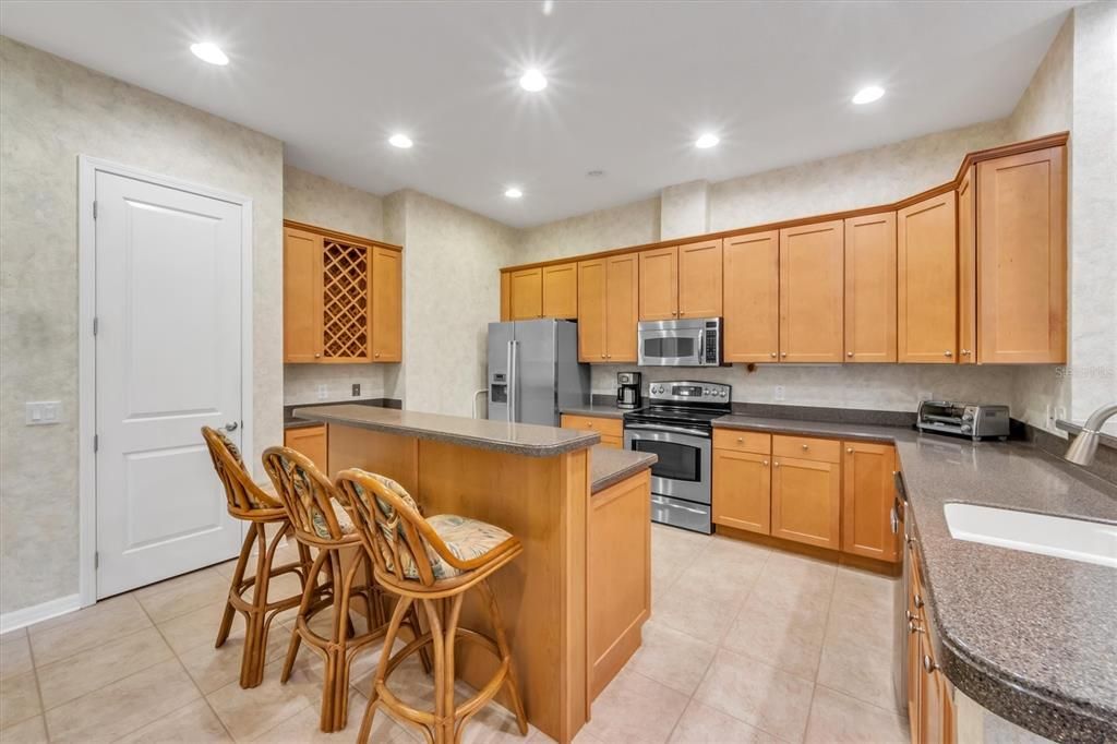 For Sale: $549,000 (4 beds, 2 baths, 1952 Square Feet)