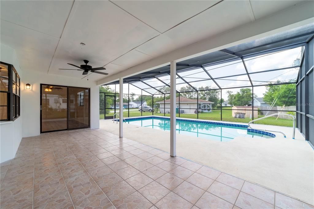 Active With Contract: $359,900 (3 beds, 2 baths, 1637 Square Feet)