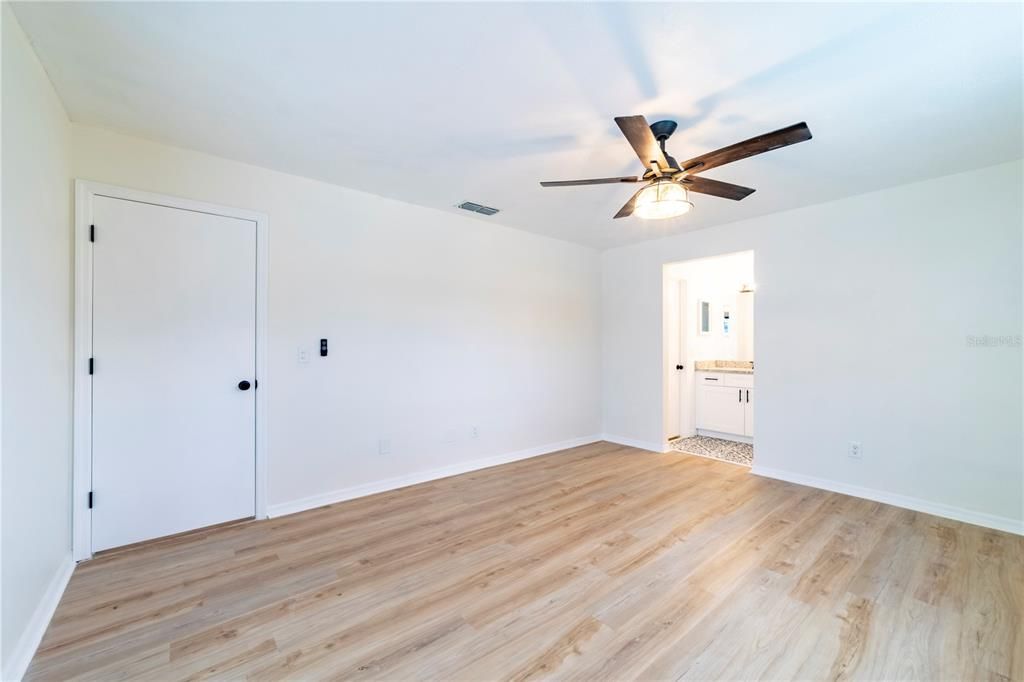 Active With Contract: $359,900 (3 beds, 2 baths, 1637 Square Feet)