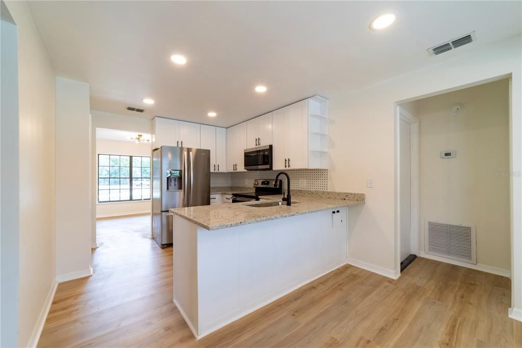 Active With Contract: $359,900 (3 beds, 2 baths, 1637 Square Feet)