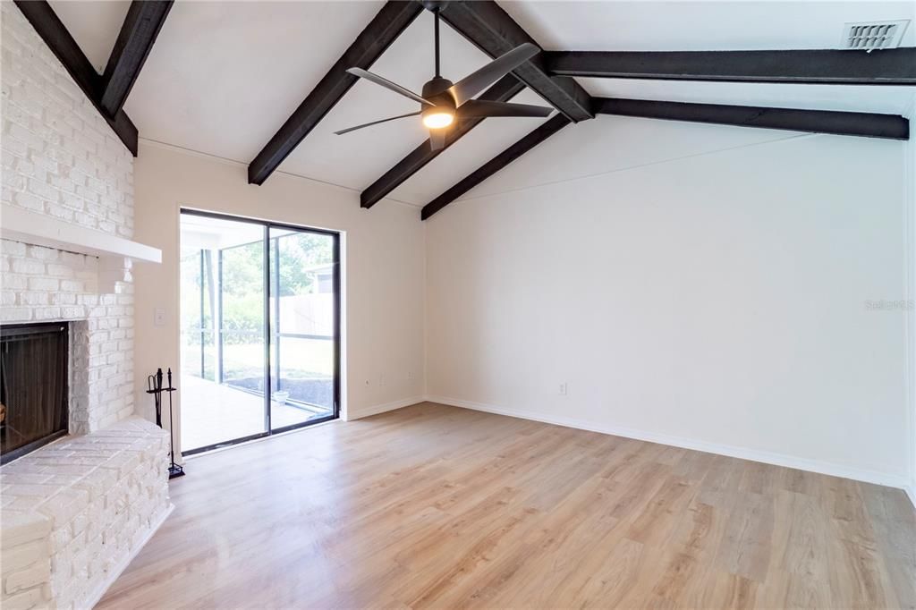 Active With Contract: $359,900 (3 beds, 2 baths, 1637 Square Feet)