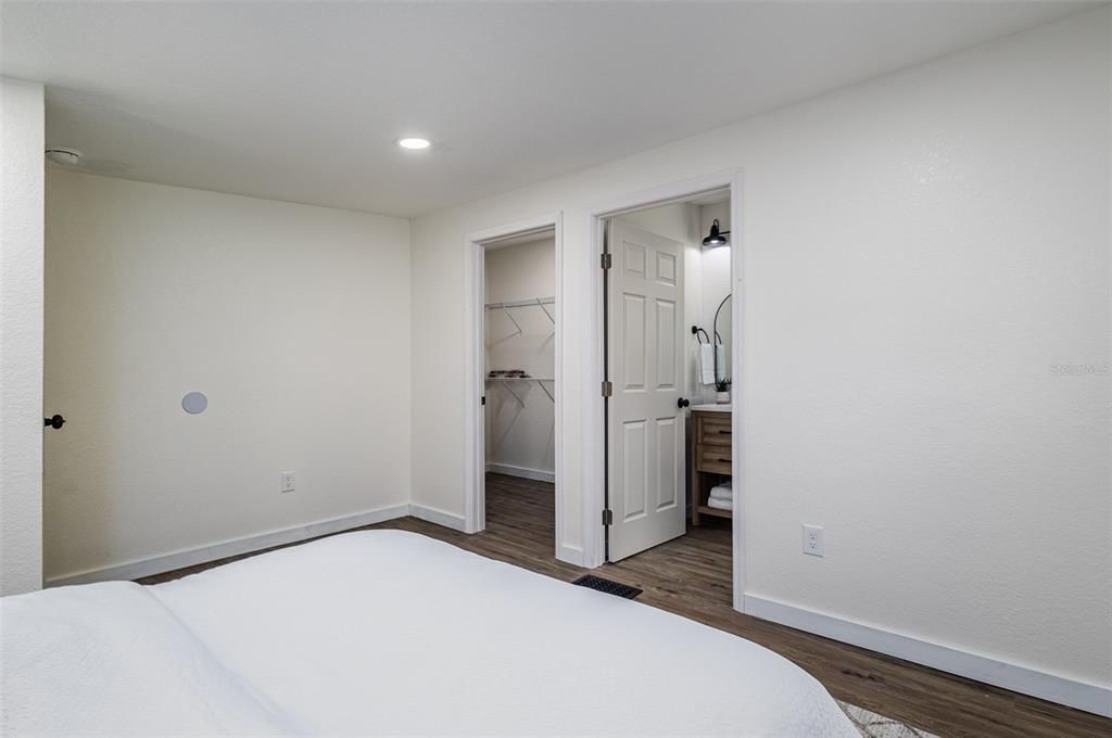 Active With Contract: $339,000 (3 beds, 2 baths, 1600 Square Feet)